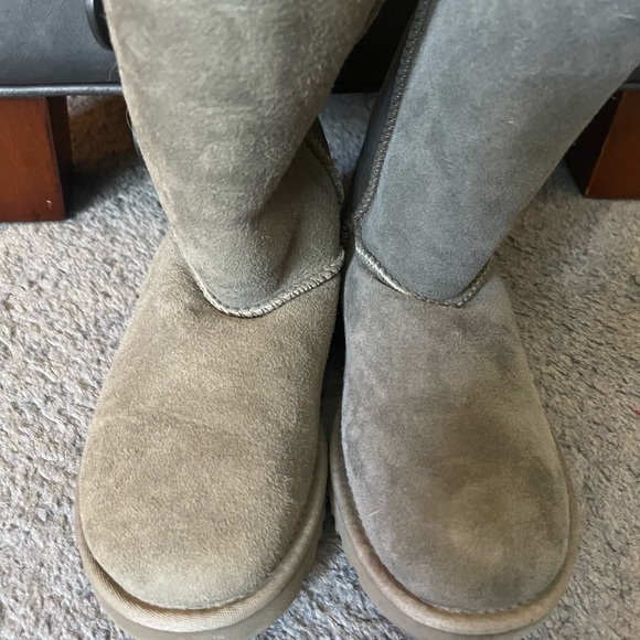 NEW UGGS Womens tall grey boots. Display in shop one boot faded more than other. - Picture 3 of 4